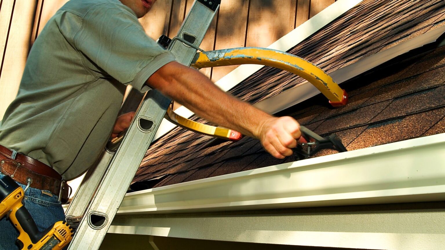 Professional Gutter Cleaning in Bradenton